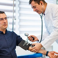 https://connect.bcbsil.com/cfs-file/__key/communityserver-blogs-components-weblogfiles/00-00-00-00-08/blood_2D00_pressure_2D00_men.jpg