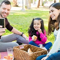 https://connect.bcbsil.com/cfs-file/__key/communityserver-blogs-components-weblogfiles/00-00-00-00-08/family_2D00_picnic_2D00_in_2D00_park_2D00_taking_2D00_selfie.jpg