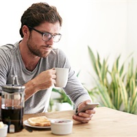 https://connect.bcbsil.com/cfs-file/__key/communityserver-blogs-components-weblogfiles/00-00-00-00-12/manonmobile.jpg